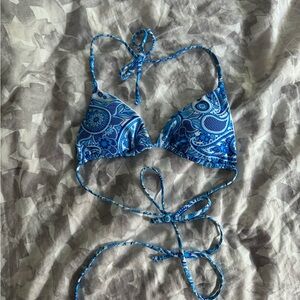 Medium paisley print bikini top🩵💙